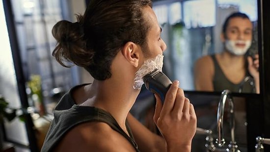 Philips S1151/00 - Scheerapparaat voor Mannen - Nat en Droog Gebruik - Zelfslijpende Messen - 40 min Draadloos