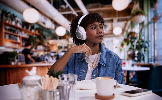 JBL Live 780NC - NIEUW - Draadloze Noise Cancelling Koptelefoon - Bluetooth Over-Ear - 80 uur batterij - Hi-Res Audio - Multipoint - JBL Signature Sound - Zwart