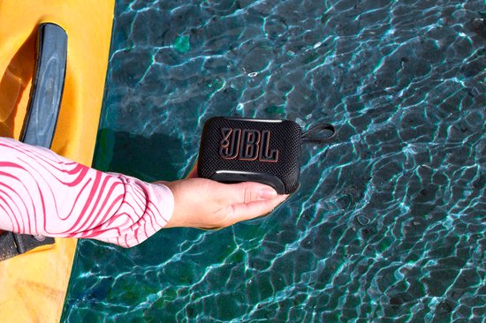 JBL Go 5 - Draadloze Bluetooth Mini Speaker – Voor Onderweg en Thuis – Sfeerverlichting - Draadloos Muziek Box – Boxje - 10 uur - IP68 - Waterdicht - Zwart