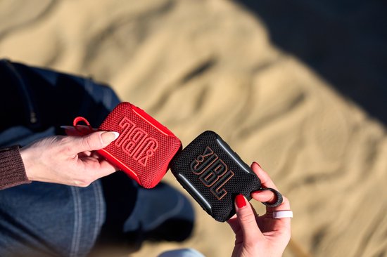 JBL Go 5 - Draadloze Bluetooth Mini Speaker – Voor Onderweg en Thuis – Sfeerverlichting - Draadloos Muziek Box – Boxje - 10 uur - IP68 - Waterdicht - Zwart