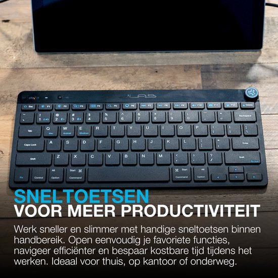 JLab GO Draadloos Toetsenbord - Bluetooth of USB dongle verbinding - 3 Devices - Stille toetsen - Compact design - Volumeknop - Qwerty